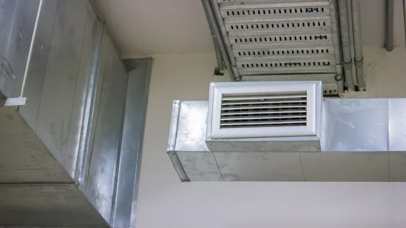 Ventilatiebox tijdens onderhoud en controle