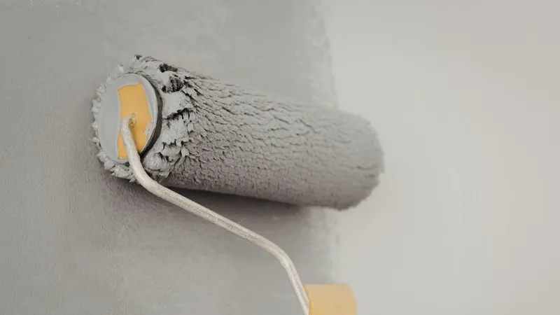 Muren afgewerkt met sauswerk en latexverf