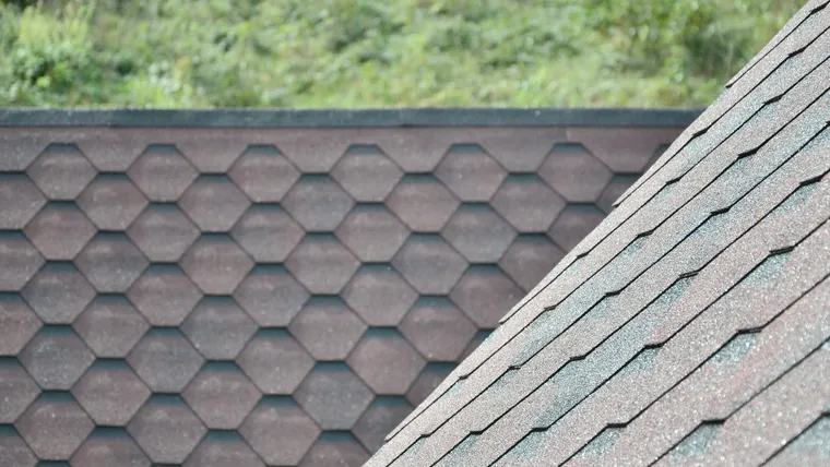 Dak met bitumen dakshingles