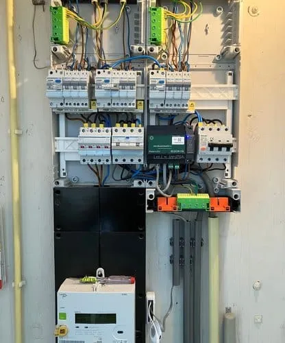 Nieuwe groepenkast met aardlekschakelaars na vervanging van de elektrische installatie