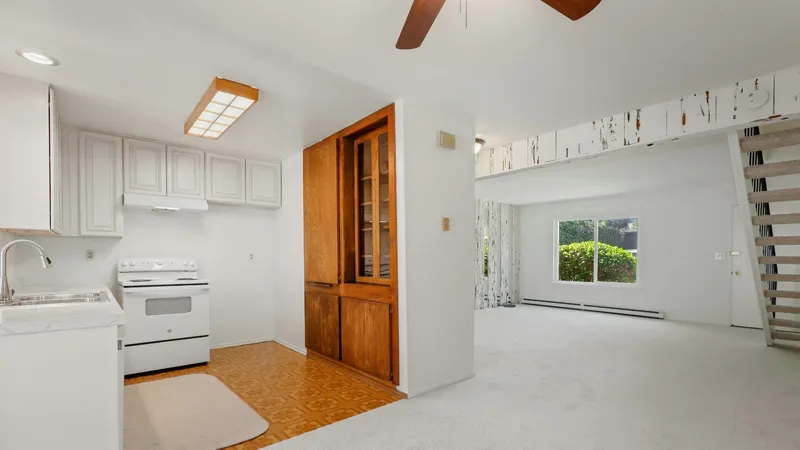 Woonkamer en keuken van een woning voor onderhoud