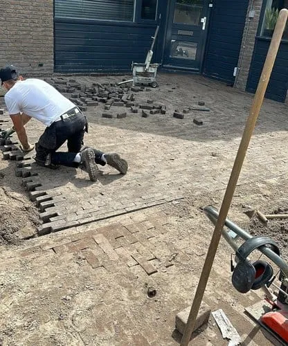 Klinkers opnieuw gelegd na werkzaamheden aan de riolering